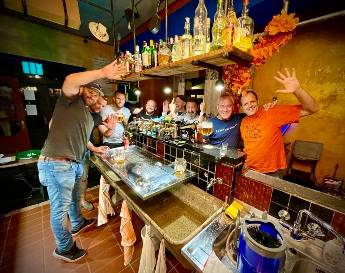 Haraburdi Recyclart Hotel Kostelec nad Orlicí Extérieur photo