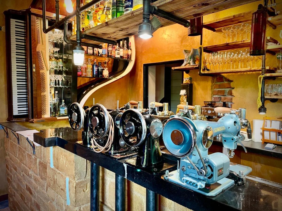 Haraburdi Recyclart Hotel Kostelec nad Orlicí Extérieur photo